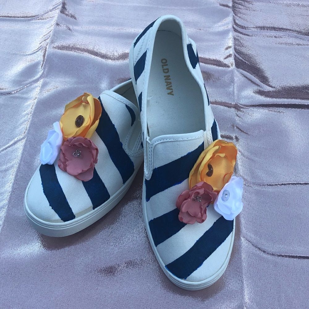 Hand painted slip on sneakers. Handmade flowers, sz 7